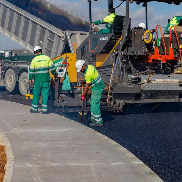 Coordinación de equipos y maquinaria documentada con tecnología dron
