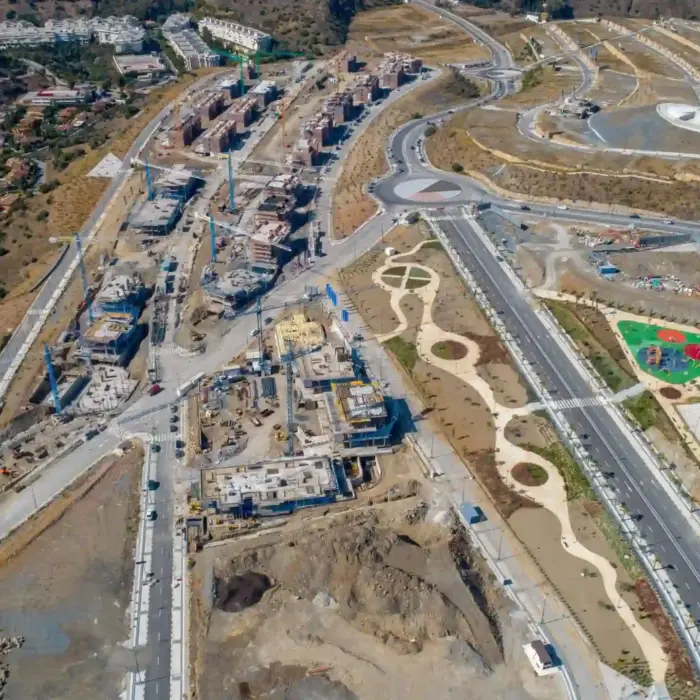 Vista aérea del trazado de viales y rotondas en el proyecto de urbanización de Colinas del Limonar.