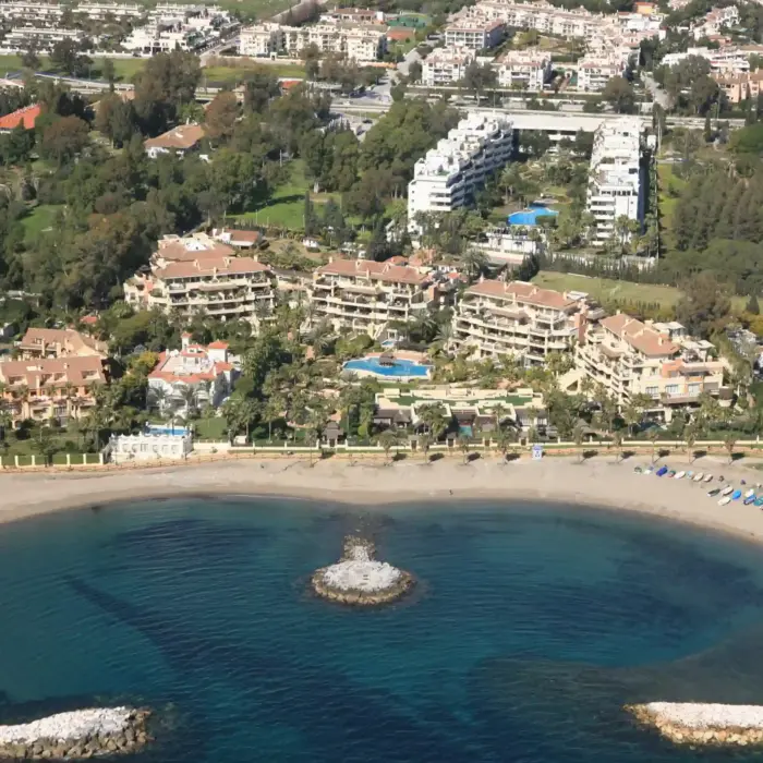 vistas aereas playa puerto banus marbella