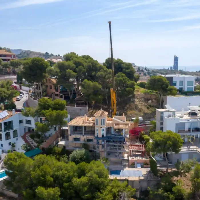 Montaje de estructura metálica en reforma residencial Málaga