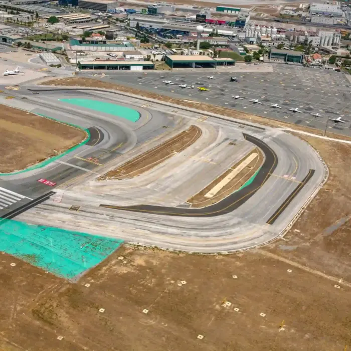 Detalle técnico de los márgenes de pista y áreas de seguridad tras la intervención