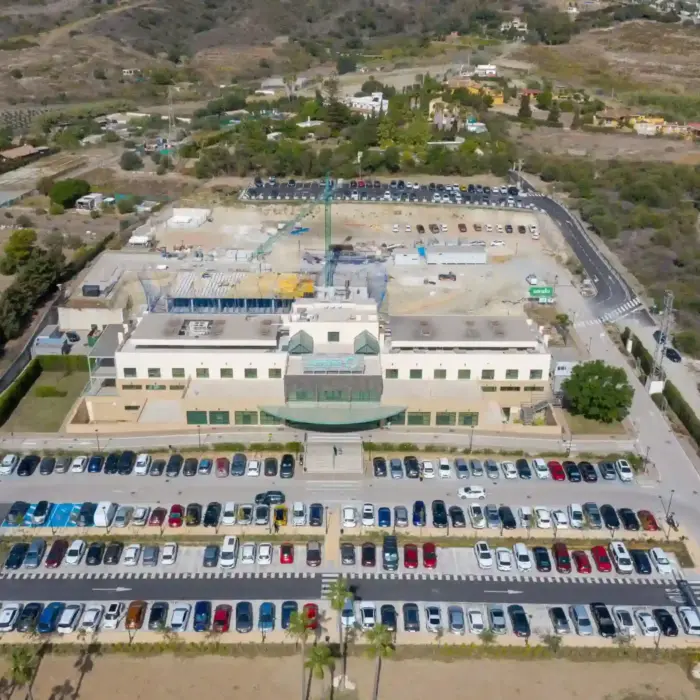 vista del edificio principal de Hospiten Estepona mostrando las nuevas zonas