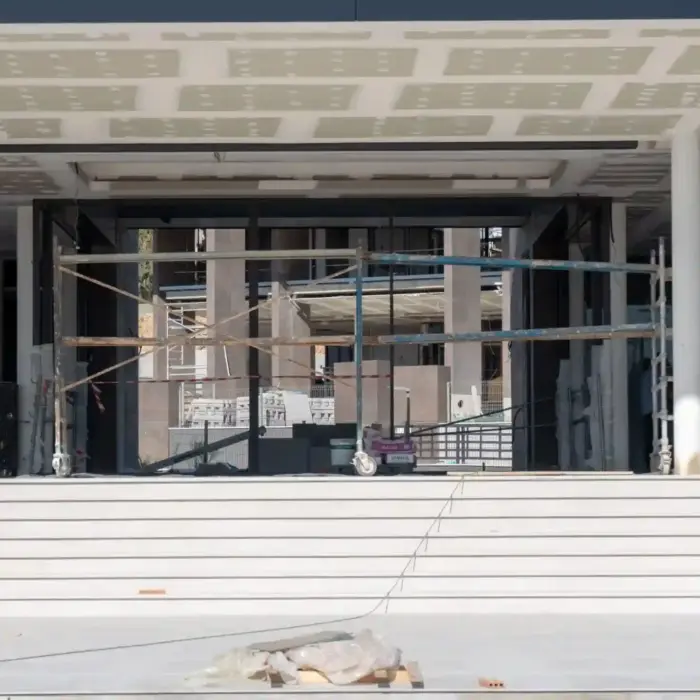 Fase de ejecución de accesos y volumetría principal de la promoción.