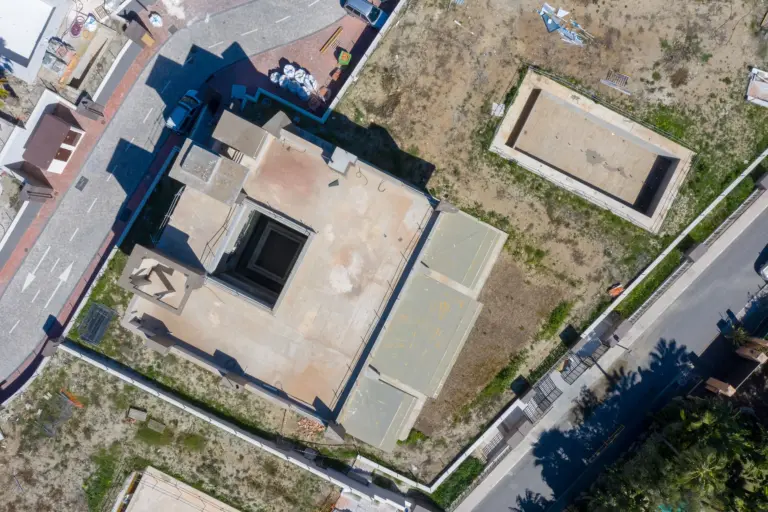 detalles tomados con dron de la planta y entorno