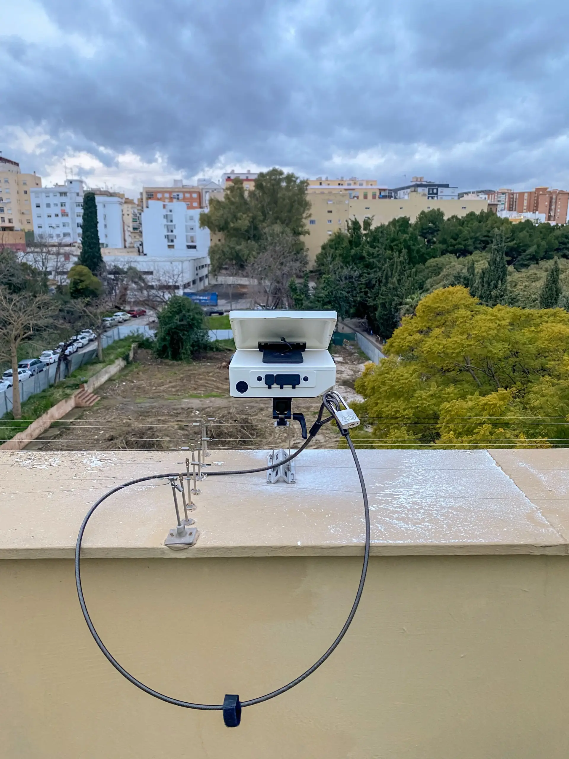 Cámara fija de time-lapse instalada en azotea colindante a una obra de Málaga