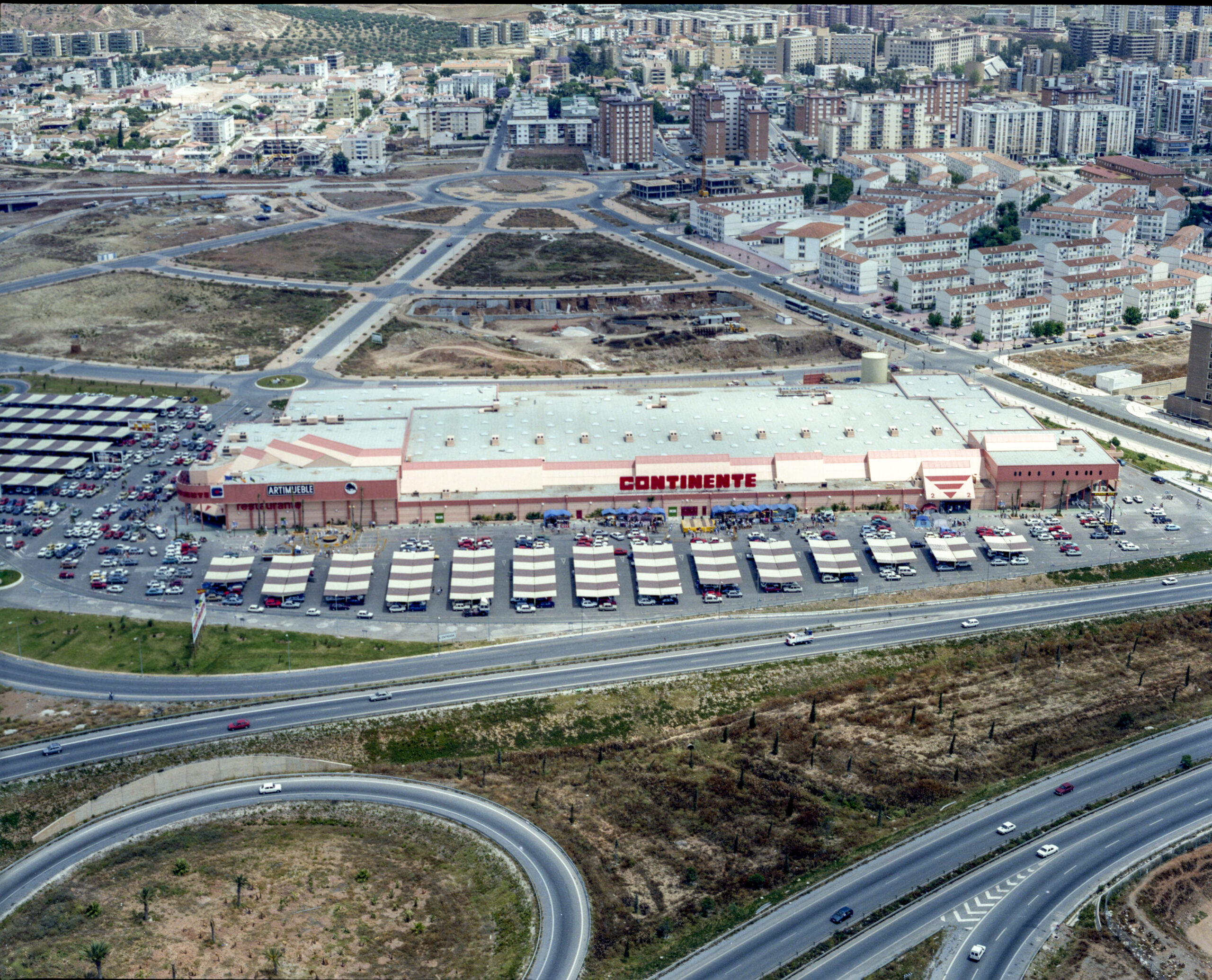 Fotografía aérea de la zona del Continente en Málaga, junio de 1989. Fondo histórico de Escair