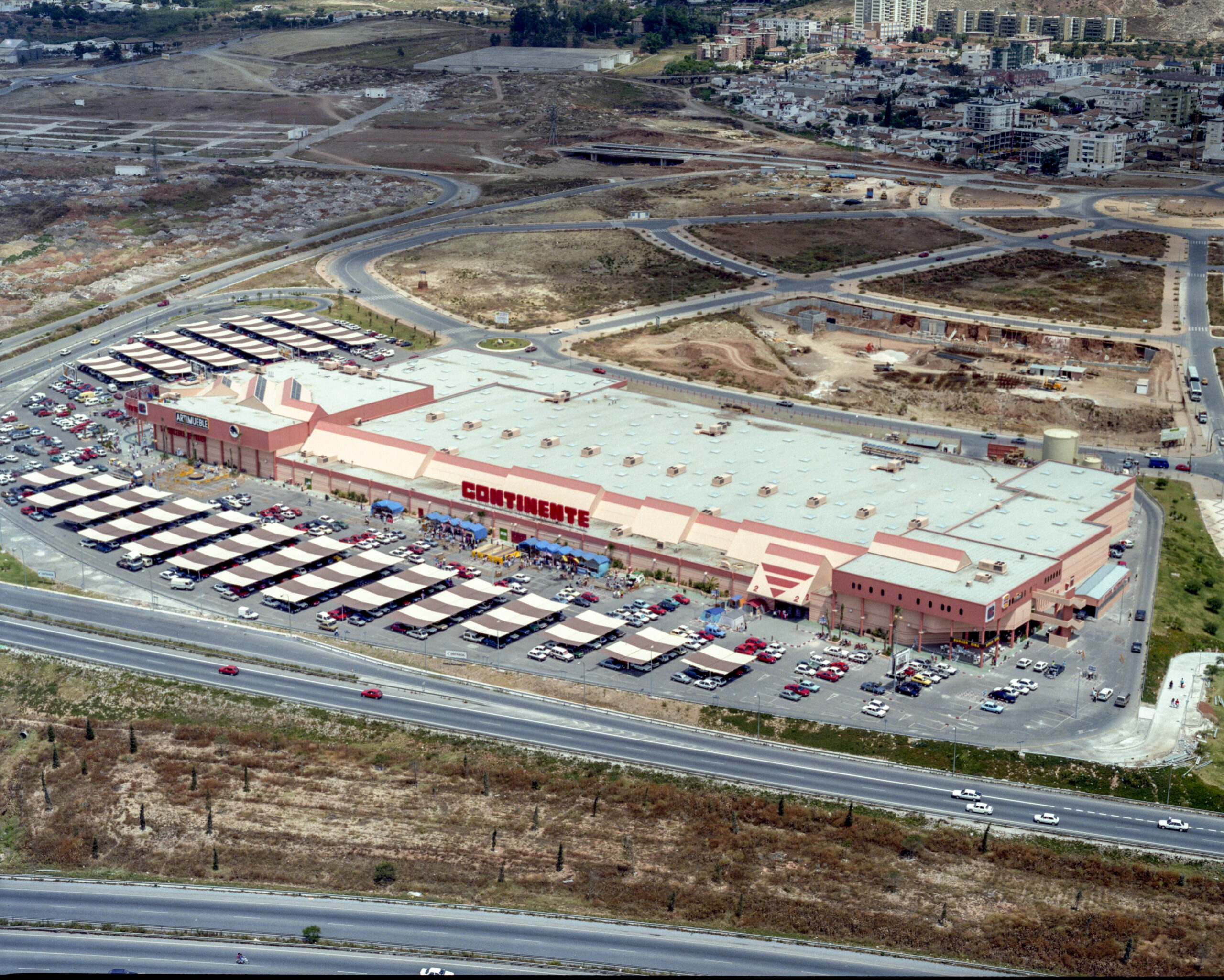 Vista aérea de Málaga en junio de 1989, zona del Continente. Archivo histórico Escair